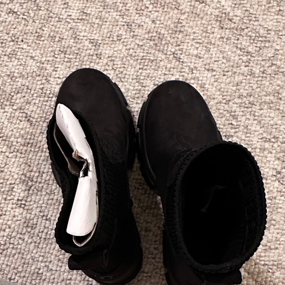 UGG NWOB Moxy Chelsea block heels perfect condition suede - Picture 14 of 16